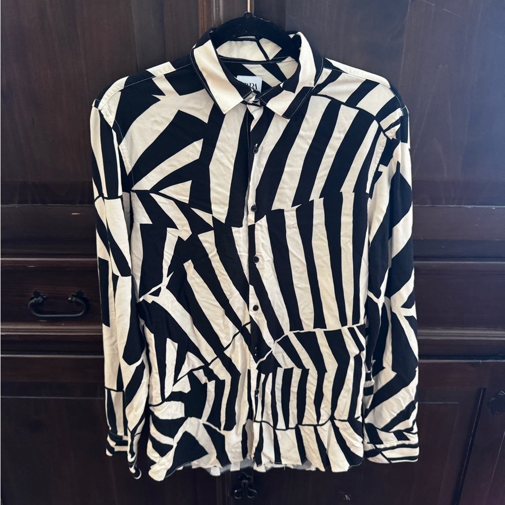 Zara Black and White Graphic Button Down Shirt